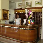 Royal فندق 3*
