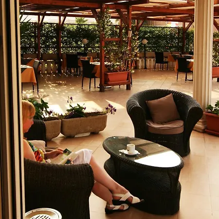 Royal 3*